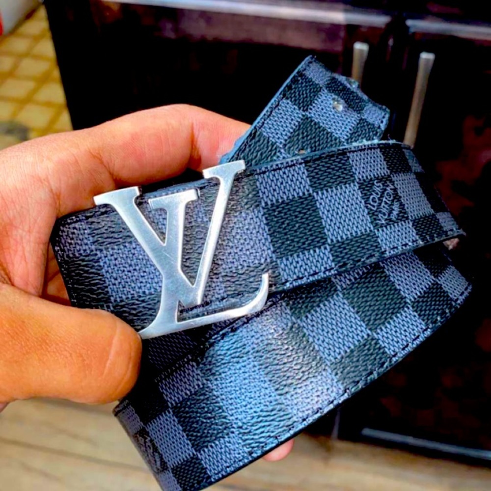 Louis Vuitton belt. Size 44/110. Black and grey.